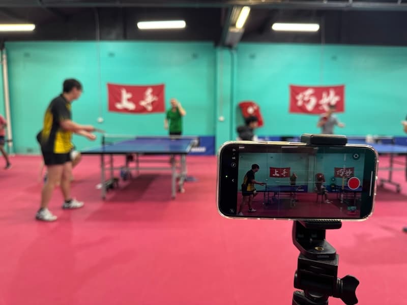 Phone filming table tennis