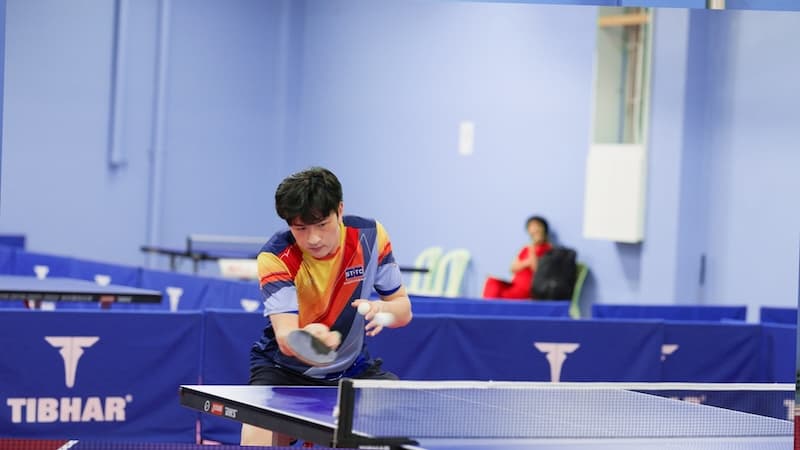 Forehand chop ready position